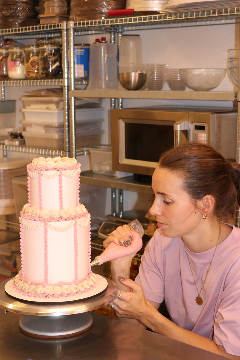 TWO TIER CAKE - three & two layer (20 PEOPLE)