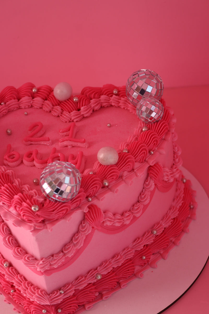 REGULAR - three layer cake(SERVES UP TO 20)