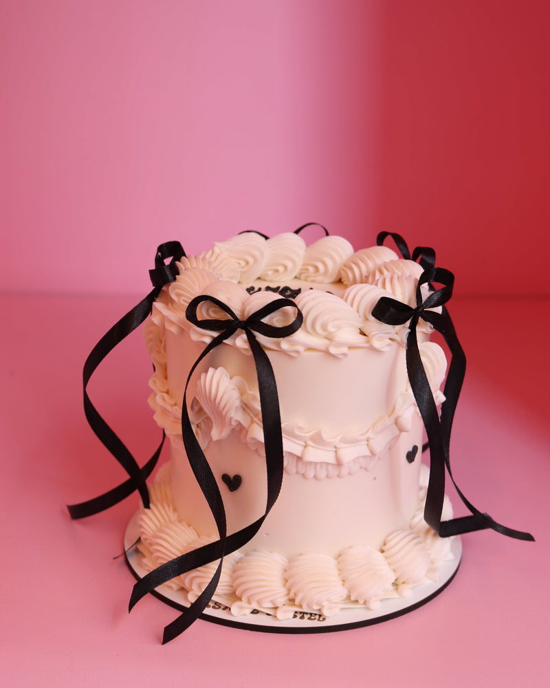 Vintage cake with bows