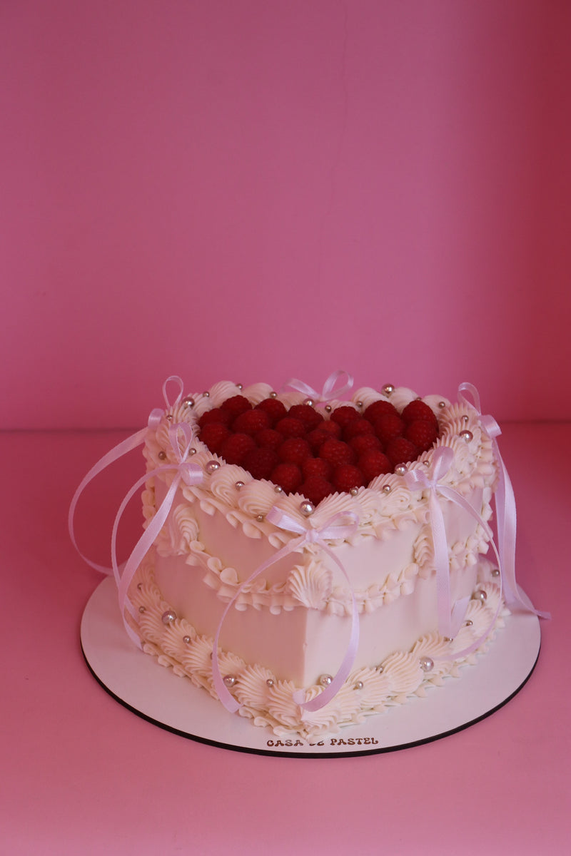 REGULAR - three layer cake(SERVES UP TO 20)