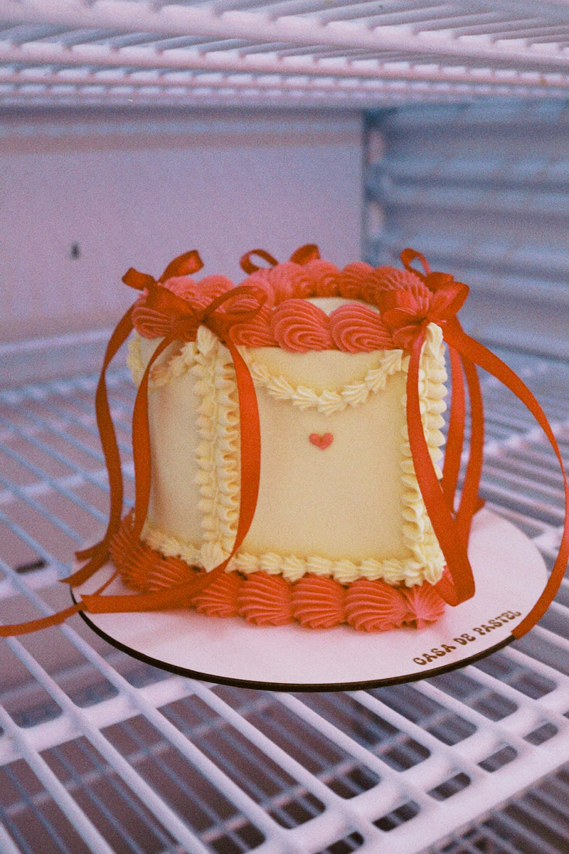 INI MINI - two layer cake(SERVES 5-7)