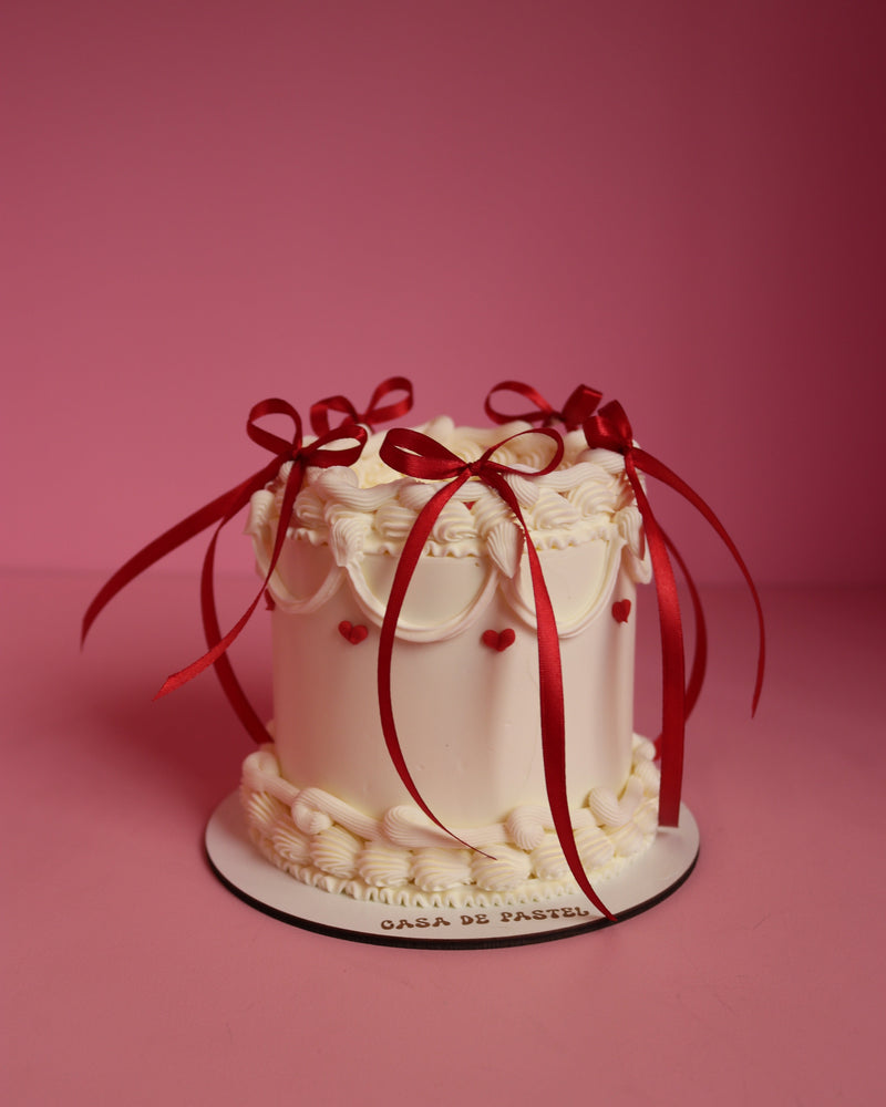 Vintage cake with bows