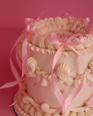 Vintage cake with bows