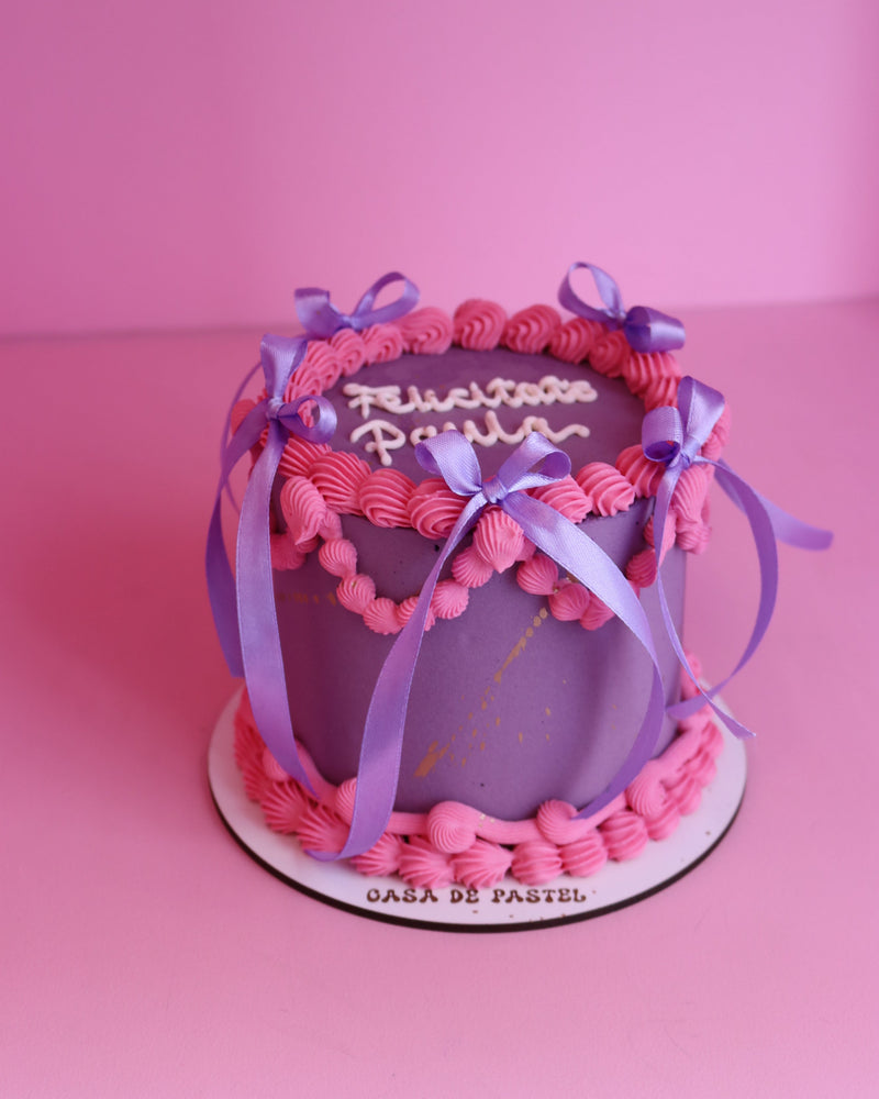 Vintage cake with bows