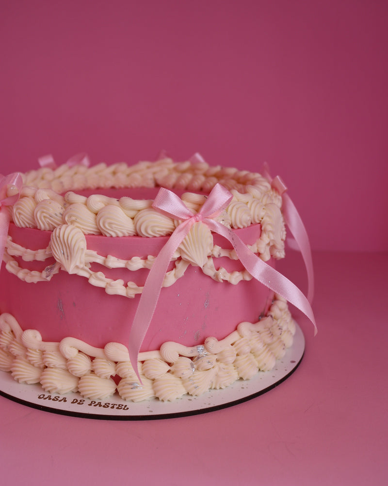 Vintage cake with bows