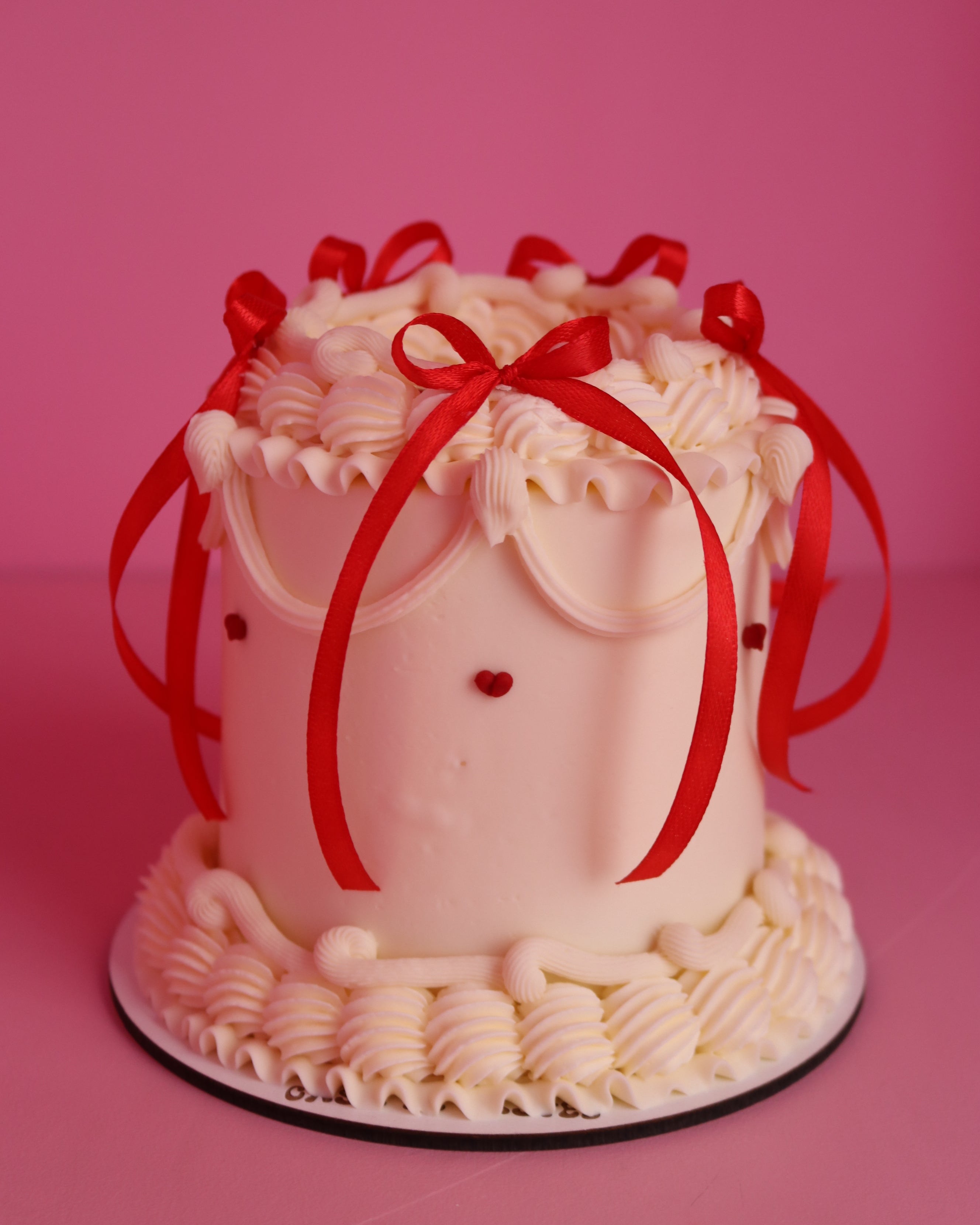 Vintage cake with bows