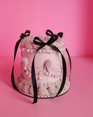 Vintage cake with bows